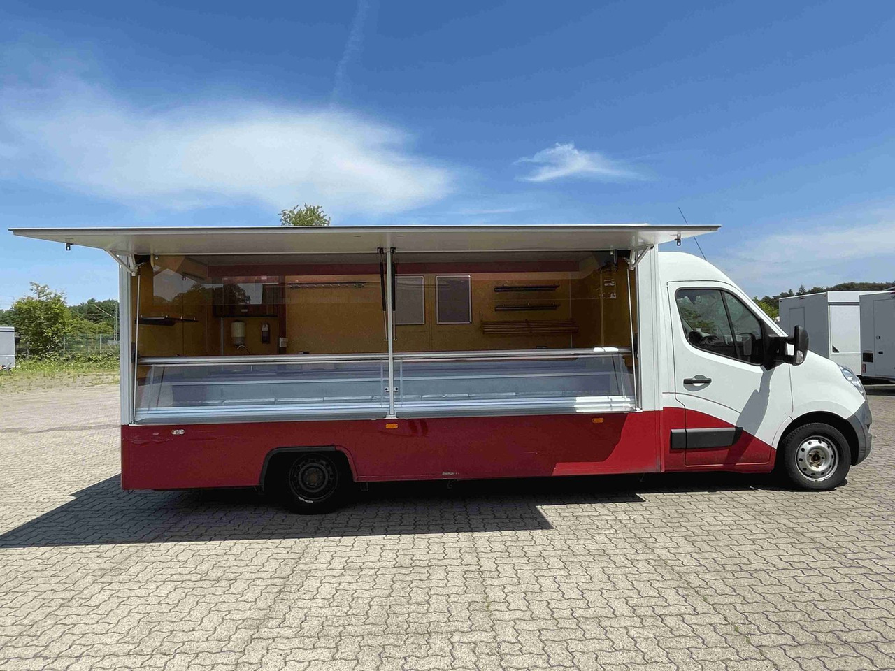 Renault Master - Pojízdná prodejna: obrázek 1 Renault Master - Pojízdná prodejna: obrázek 1