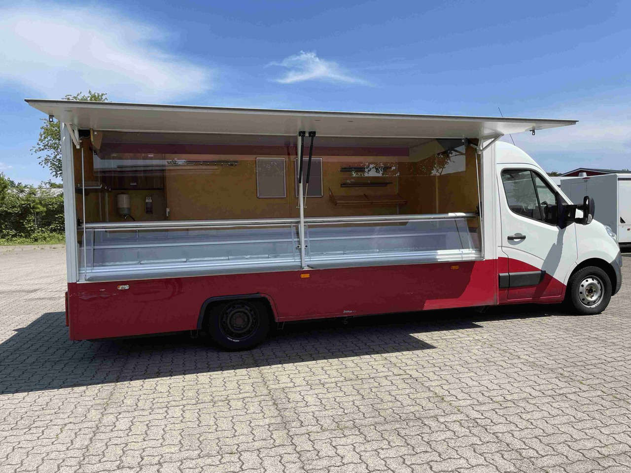 Renault Master - Pojízdná prodejna: obrázek 2 Renault Master - Pojízdná prodejna: obrázek 2