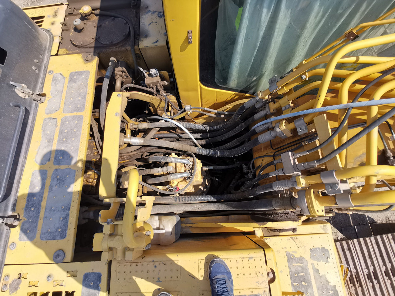 Pásové rýpadlo KOMATSU PC360 LC 10: obrázek 32