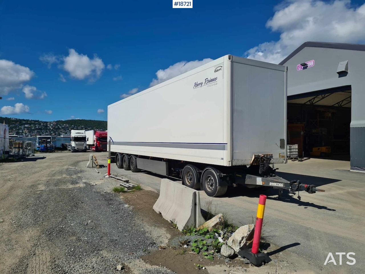 Ekeri 3-axle cabinet semitrailer w/ full side opening. - Skříňový přívěs: obrázek 1 Ekeri 3-axle cabinet semitrailer w/ full side opening. - Skříňový přívěs: obrázek 1