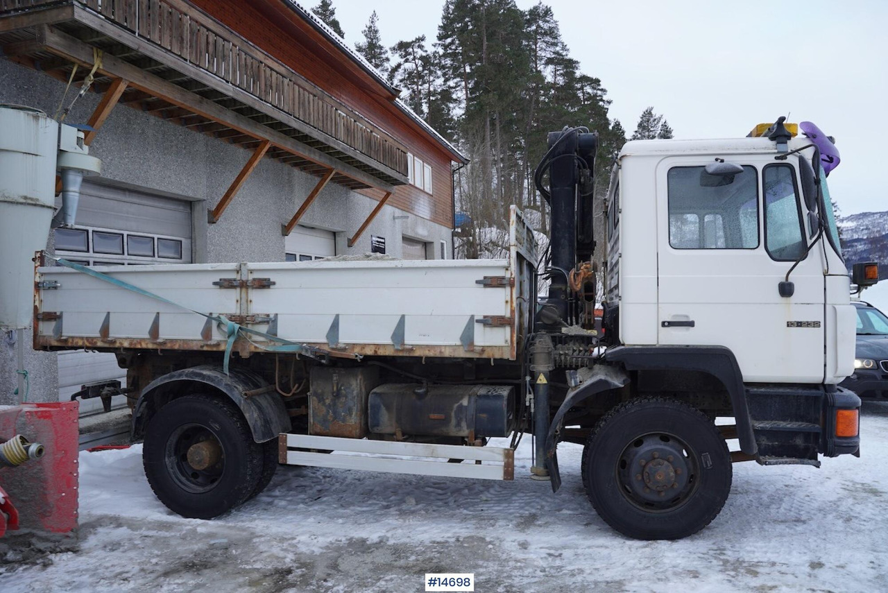Nákladní automobil valníkový/ Plošinový, Auto s hydraulickou rukou MAN 13.232: obrázek 6