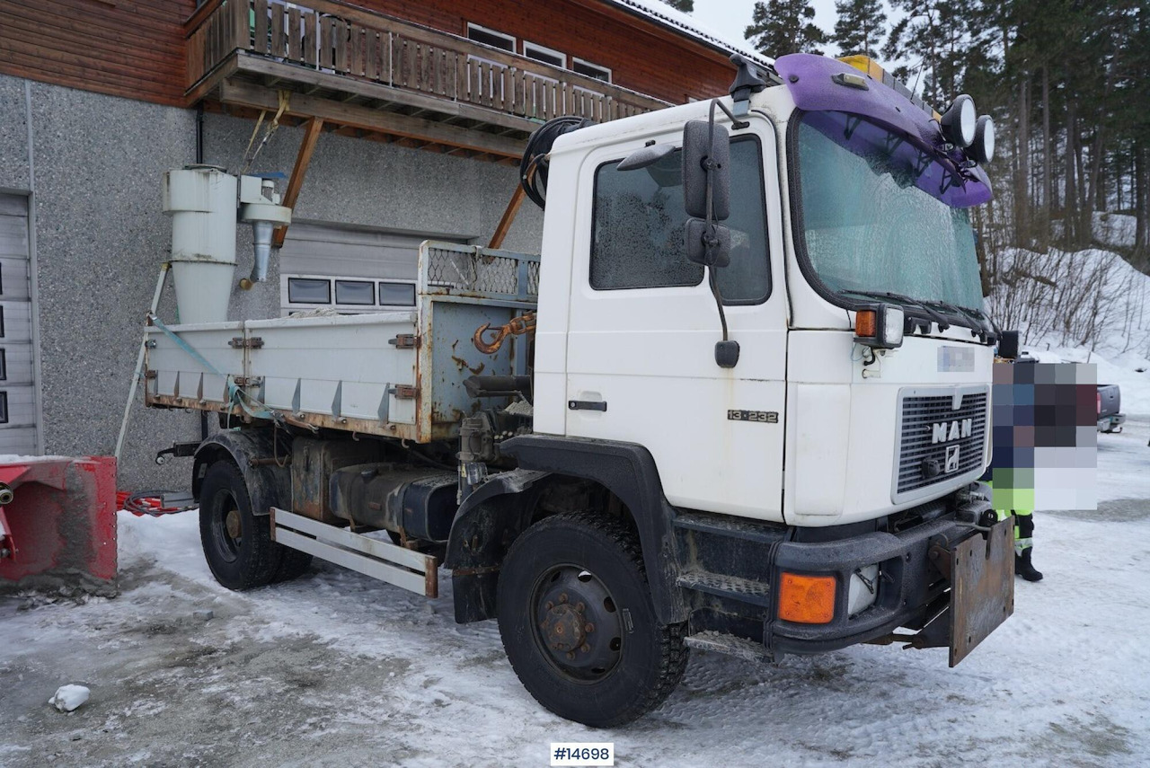 Nákladní automobil valníkový/ Plošinový, Auto s hydraulickou rukou MAN 13.232: obrázek 7