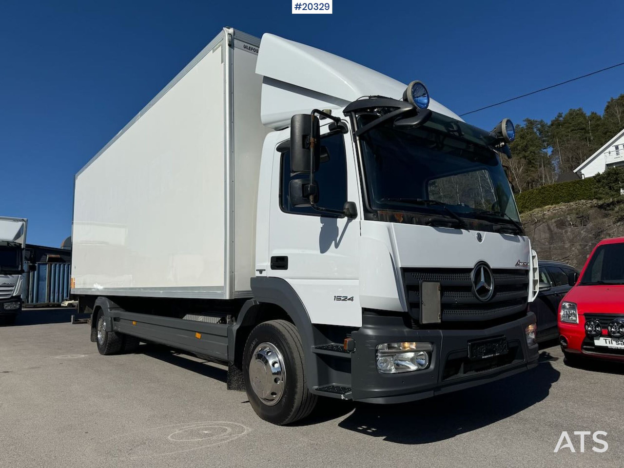 Mercedes Atego 1524 - Skříňový nákladní auto: obrázek 1 Mercedes Atego 1524 - Skříňový nákladní auto: obrázek 1