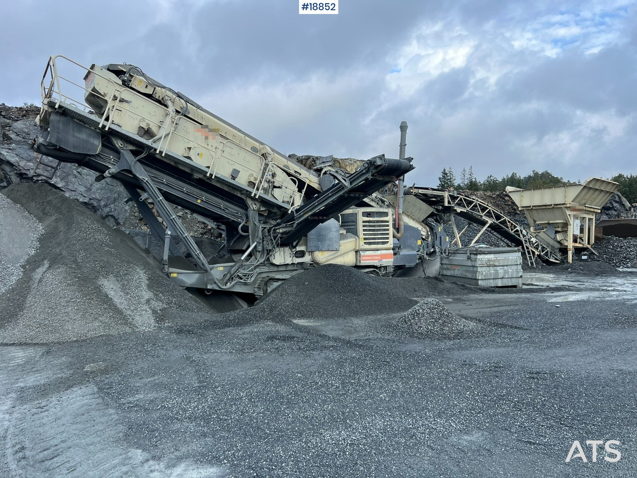 Mobilní drtič Metso Lokotrack LT220D Finknuser m/ sikt, matekasse og transportbånd: obrázek 9