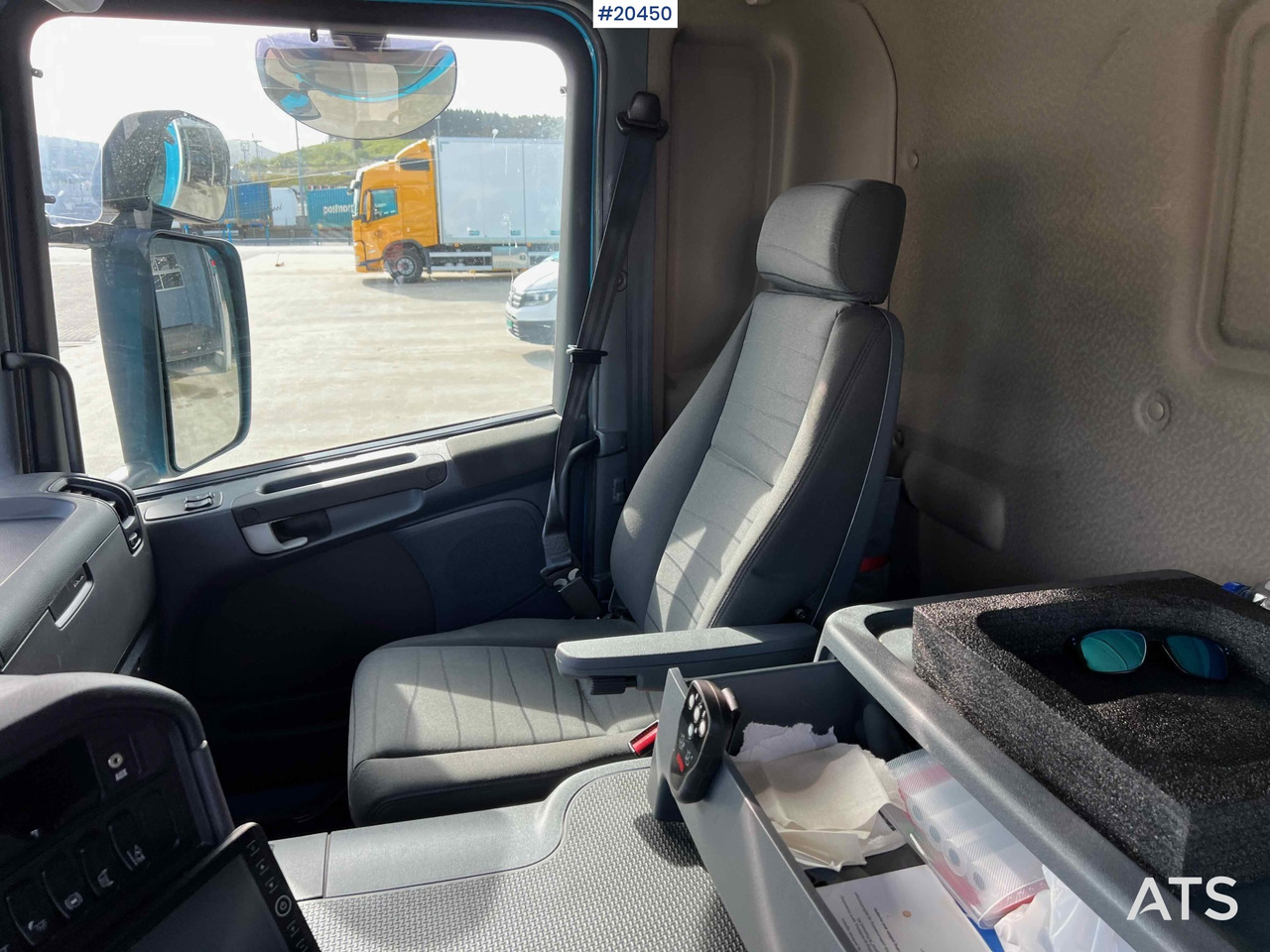 Skříňový nákladní auto Scania P280 4x2 Skapbil m/ lift og full sideåpning. SE VIDEO: obrázek 16