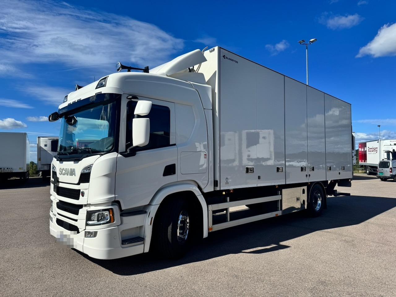 Scania P360 - Skříňový nákladní auto: obrázek 2 Scania P360 - Skříňový nákladní auto: obrázek 2