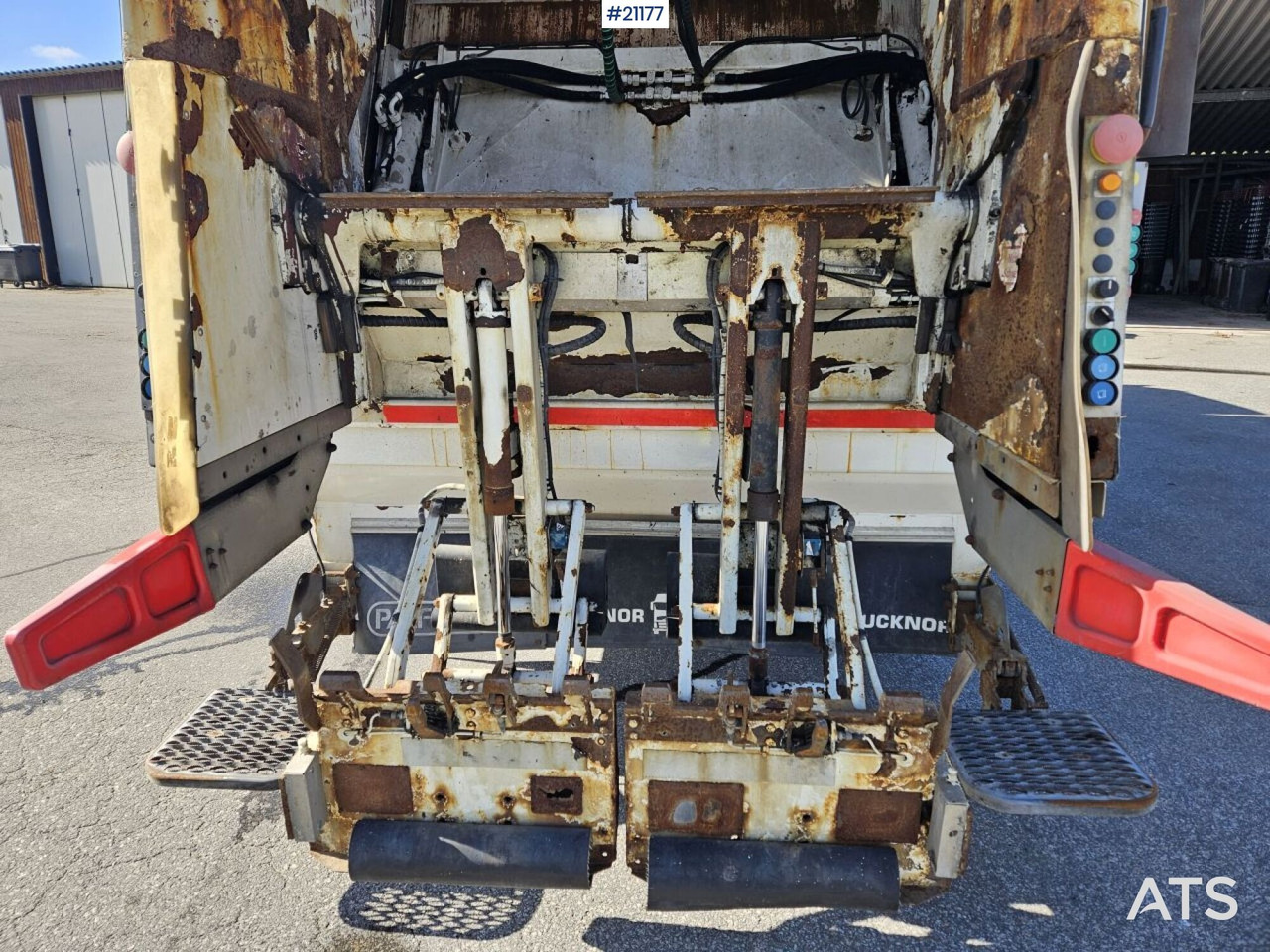 Volvo FM370 6x2 1-kammer komprimatorbil med Zoeller påbygg - Vůz na odvoz odpadků: obrázek 5 Volvo FM370 6x2 1-kammer komprimatorbil med Zoeller påbygg - Vůz na odvoz odpadků: obrázek 5