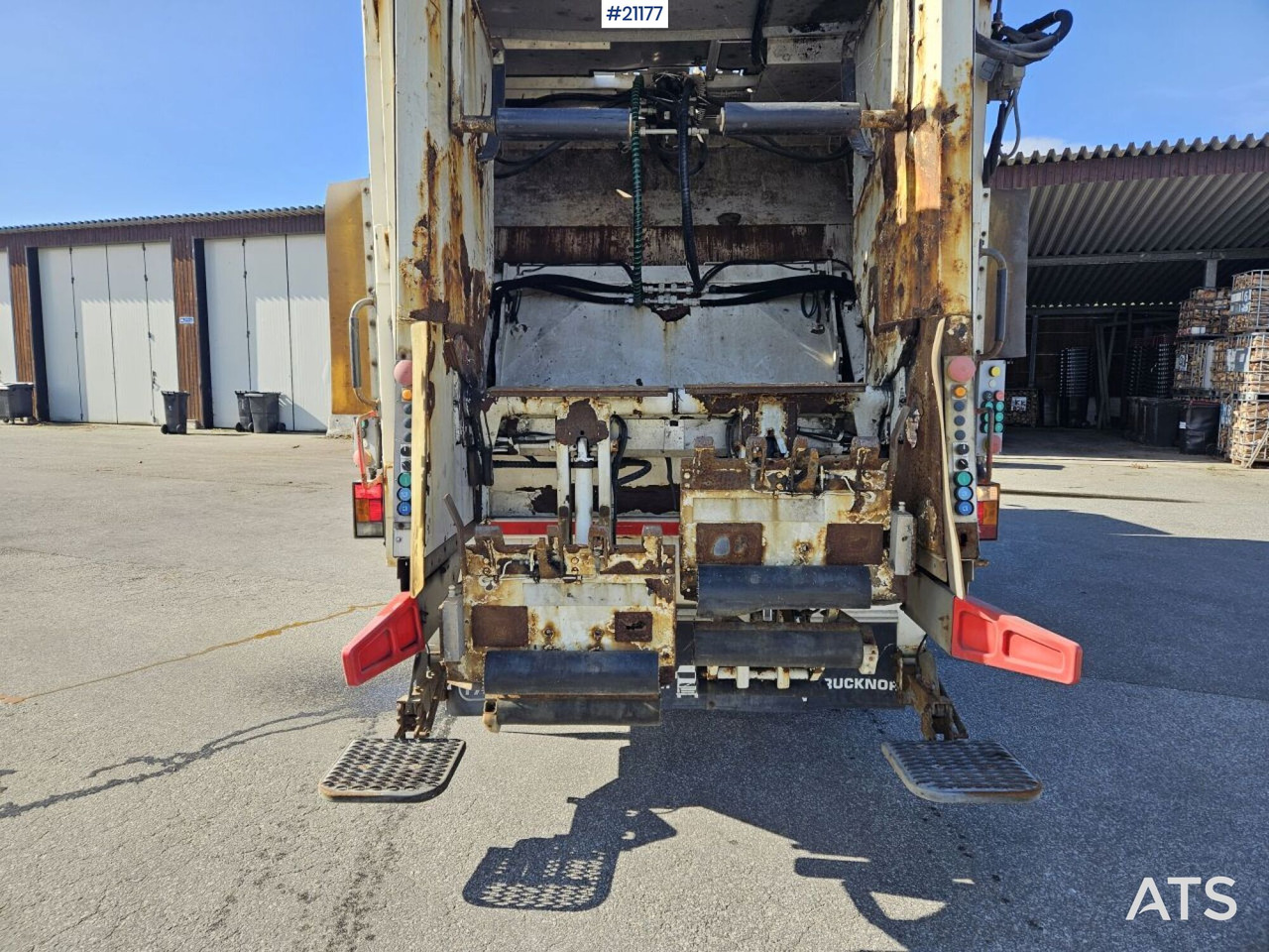 Volvo FM370 6x2 1-kammer komprimatorbil med Zoeller påbygg - Vůz na odvoz odpadků: obrázek 4 Volvo FM370 6x2 1-kammer komprimatorbil med Zoeller påbygg - Vůz na odvoz odpadků: obrázek 4