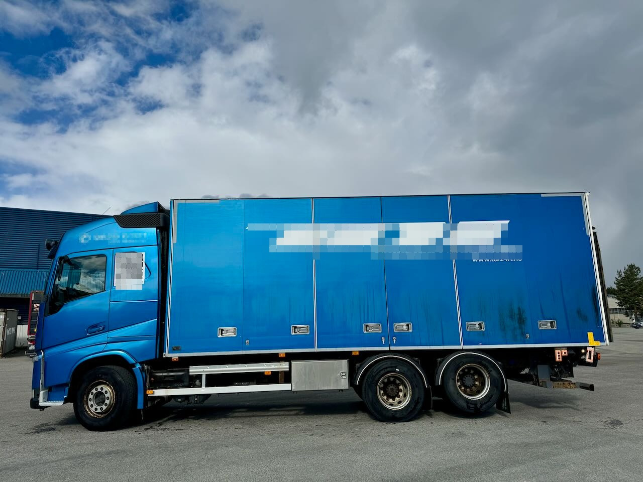 Volvo Fh540 6x2 skapbil m/ full sideåpning og lift - Skříňový nákladní auto: obrázek 2 Volvo Fh540 6x2 skapbil m/ full sideåpning og lift - Skříňový nákladní auto: obrázek 2