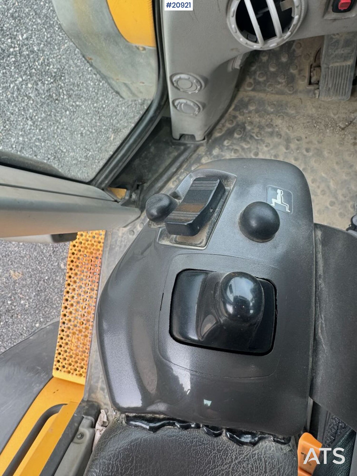 Kolový nakladač Volvo L110F: obrázek 27