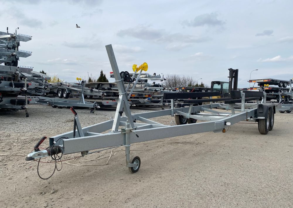 Boro PRZYCZEPA PODŁODZIOWA STYL AMERYKAŃSKI 7,30m - Lodní přívěs: obrázek 1 Boro PRZYCZEPA PODŁODZIOWA STYL AMERYKAŃSKI 7,30m - Lodní přívěs: obrázek 1