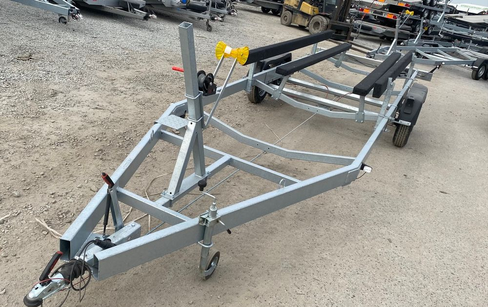 Boro PRZYCZEPA PODŁODZIOWA STYL AMERYKAŃSKI 7,80M - Lodní přívěs: obrázek 3 Boro PRZYCZEPA PODŁODZIOWA STYL AMERYKAŃSKI 7,80M - Lodní přívěs: obrázek 3