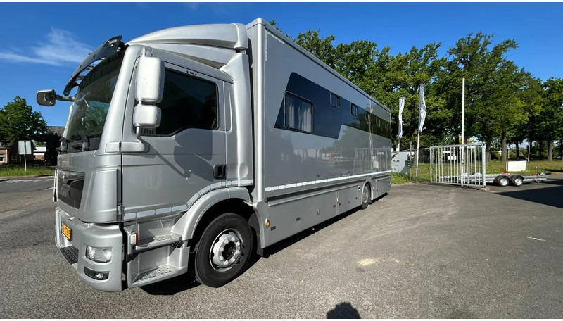 Auto na přepravu koní MAN TGM 15.250 5 horses and living brand Krismar: obrázek 13