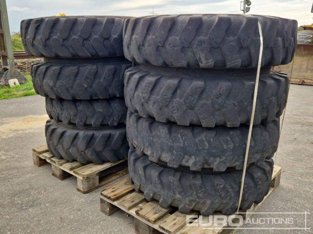 10.00-20 Tyres on Rims - Pneumatiky: obrázek 1 10.00-20 Tyres on Rims - Pneumatiky: obrázek 1