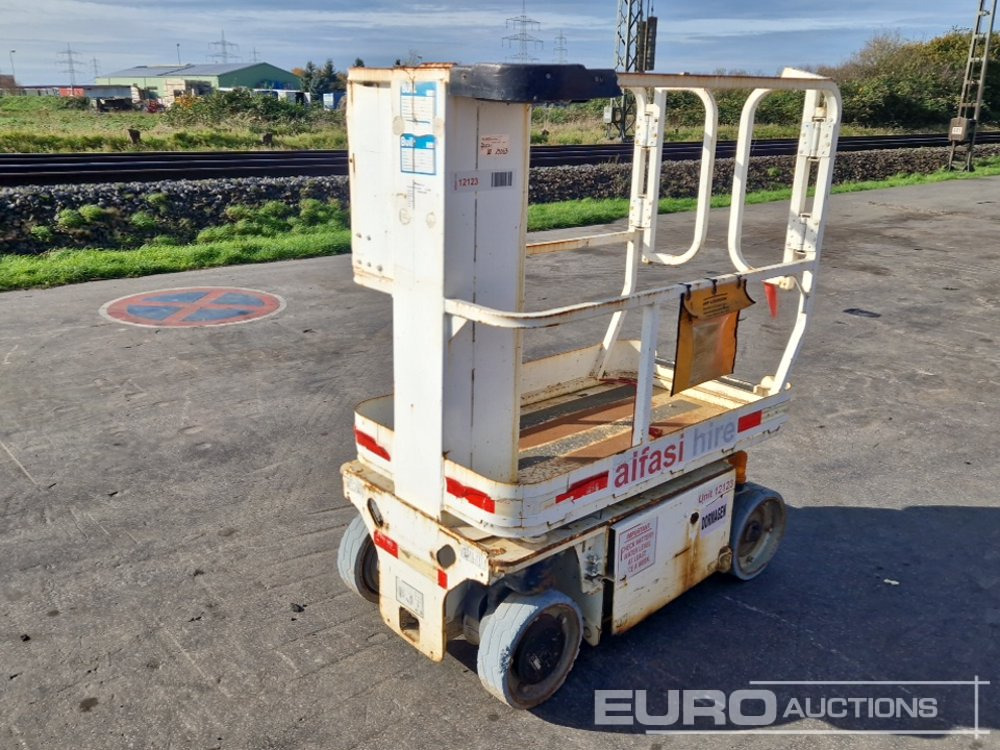 2013 JLG 1230ES - Vertikální sloupový výtah: obrázek 1 2013 JLG 1230ES - Vertikální sloupový výtah: obrázek 1