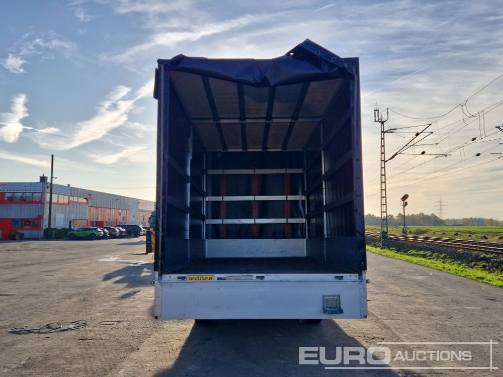 2017 Peugot Boxer, Electric Windows, A/C, Curtain Sider, JEGGER Boxes (New Engine (63000 km)) - Plachtová dodávka: obrázek 4 2017 Peugot Boxer, Electric Windows, A/C, Curtain Sider, JEGGER Boxes (New Engine (63000 km)) - Plachtová dodávka: obrázek 4