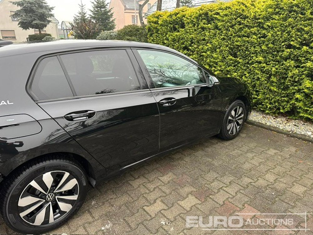 2025 Volkswagen Golf - Osobní auto: obrázek 2 2025 Volkswagen Golf - Osobní auto: obrázek 2