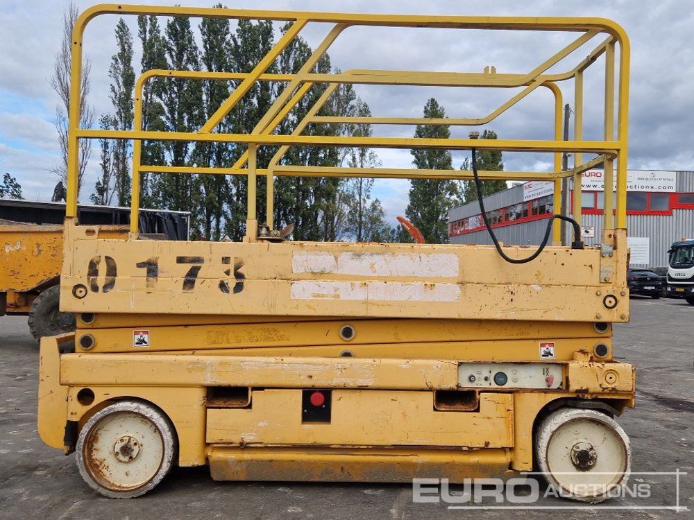 Electric Scissor Lift (Incomplete) - Pracovní plošina: obrázek 5 Electric Scissor Lift (Incomplete) - Pracovní plošina: obrázek 5