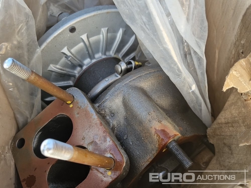 Isuzu Turbo Charger (3 of), Fuel Pump to suit Yanmar 3TNV70, Transmission Control Unit ZF6009365007+260001038 - Motor: obrázek 5 Isuzu Turbo Charger (3 of), Fuel Pump to suit Yanmar 3TNV70, Transmission Control Unit ZF6009365007+260001038 - Motor: obrázek 5