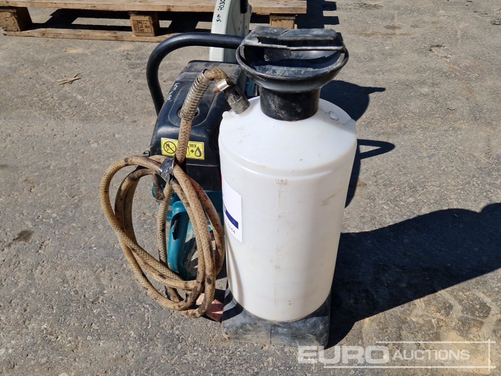 Makita EK7301 Handheld Quickcut Saw with Water Sprayer - Technika pro ukládaní asfaltu: obrázek 4 Makita EK7301 Handheld Quickcut Saw with Water Sprayer - Technika pro ukládaní asfaltu: obrázek 4