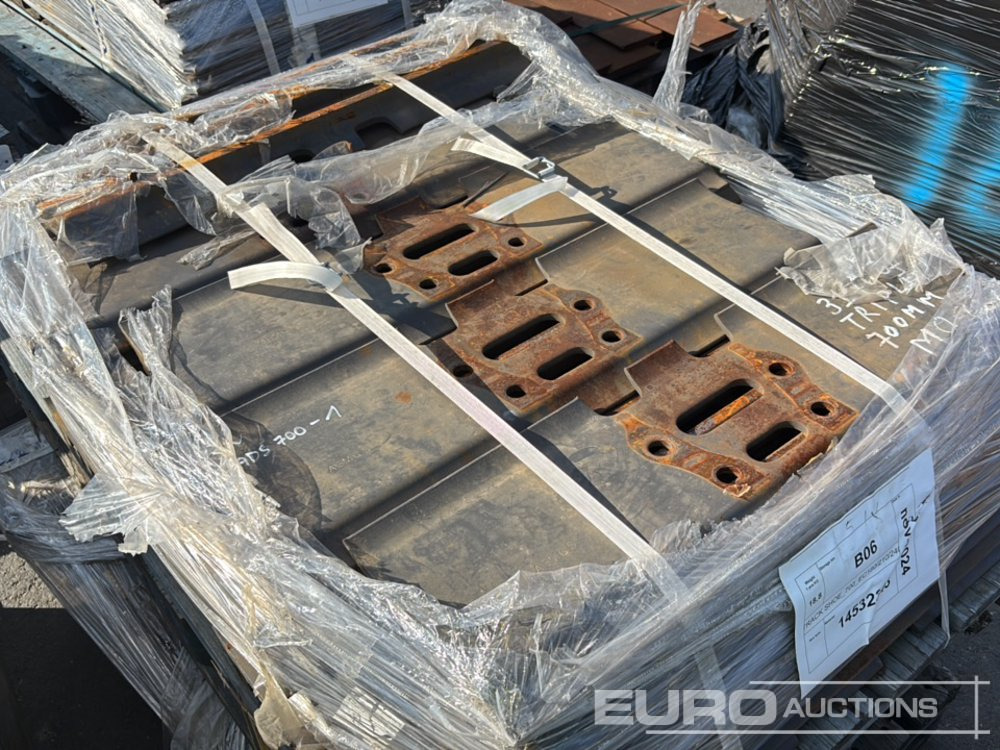 700mm Steel Track Plates - Náhradní díly pro Rýpadlo: obrázek 1 700mm Steel Track Plates - Náhradní díly pro Rýpadlo: obrázek 1