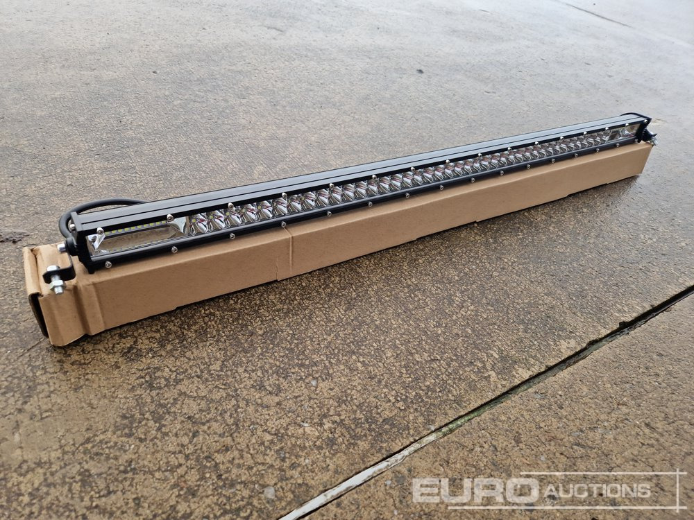 Unused 32" 300W Combo Beam LED Light Bar, Mounting Brackets, IP68 Waterproof - Vybavení garáže/ Dílny: obrázek 4 Unused 32" 300W Combo Beam LED Light Bar, Mounting Brackets, IP68 Waterproof - Vybavení garáže/ Dílny: obrázek 4