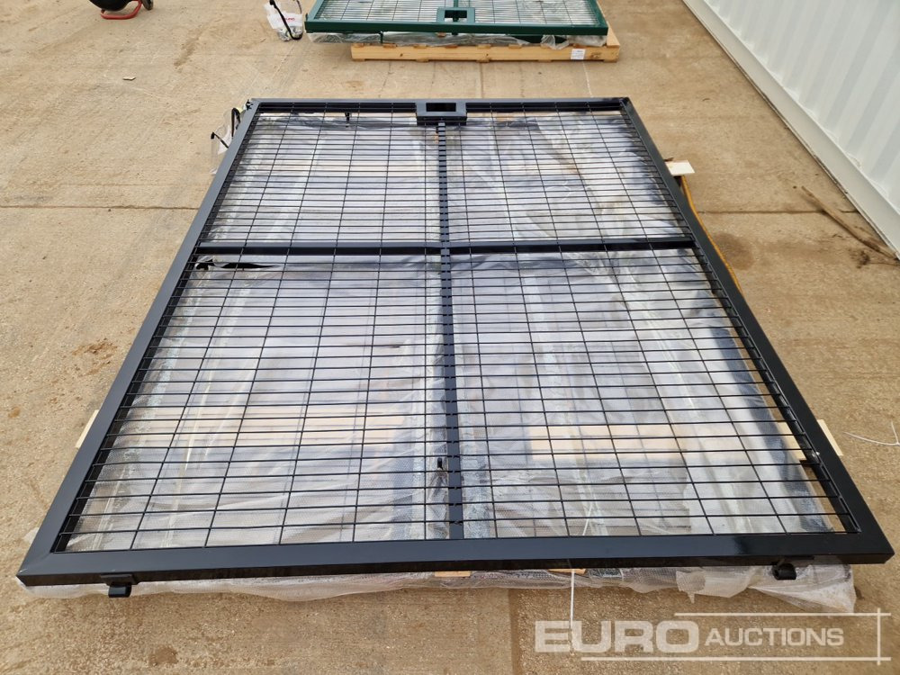 Unused 3m x 2.3m Heavy Duty Galvanized Powder Coated Gate (2 of), 100mm x 100mm Post (2 of), Assembly Kit (Black) - Zemědělská technika: obrázek 4 Unused 3m x 2.3m Heavy Duty Galvanized Powder Coated Gate (2 of), 100mm x 100mm Post (2 of), Assembly Kit (Black) - Zemědělská technika: obrázek 4