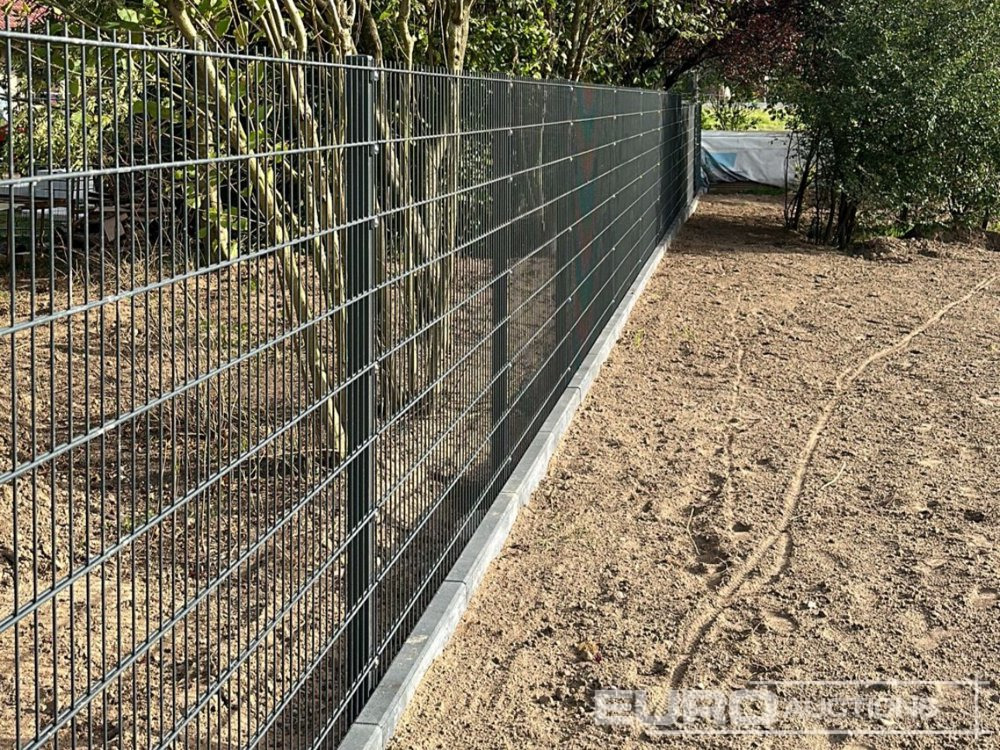 Unused 75 Meter Steel Fence Set, 6/5/6, 1.83 Meter x 2.50 Meter, 30 of incl. 31 Fence Posts, 240cm, 60/40 incl. Screws - Zemědělská technika: obrázek 4 Unused 75 Meter Steel Fence Set, 6/5/6, 1.83 Meter x 2.50 Meter, 30 of incl. 31 Fence Posts, 240cm, 60/40 incl. Screws - Zemědělská technika: obrázek 4