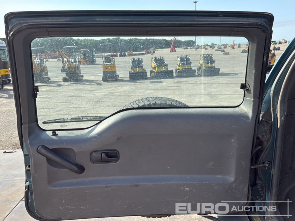 SUV 1995 Nissan Terrano II: obrázek 26