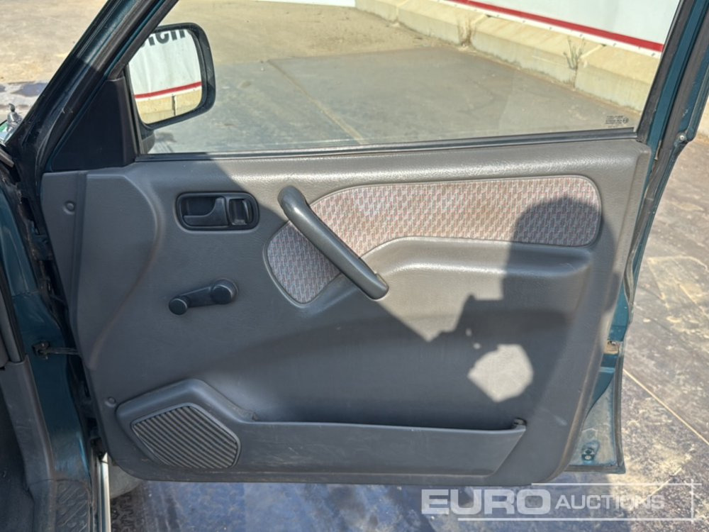 SUV 1995 Nissan Terrano II: obrázek 14