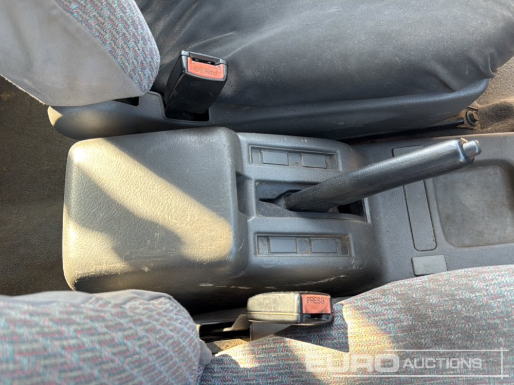 SUV 1995 Nissan Terrano II: obrázek 17