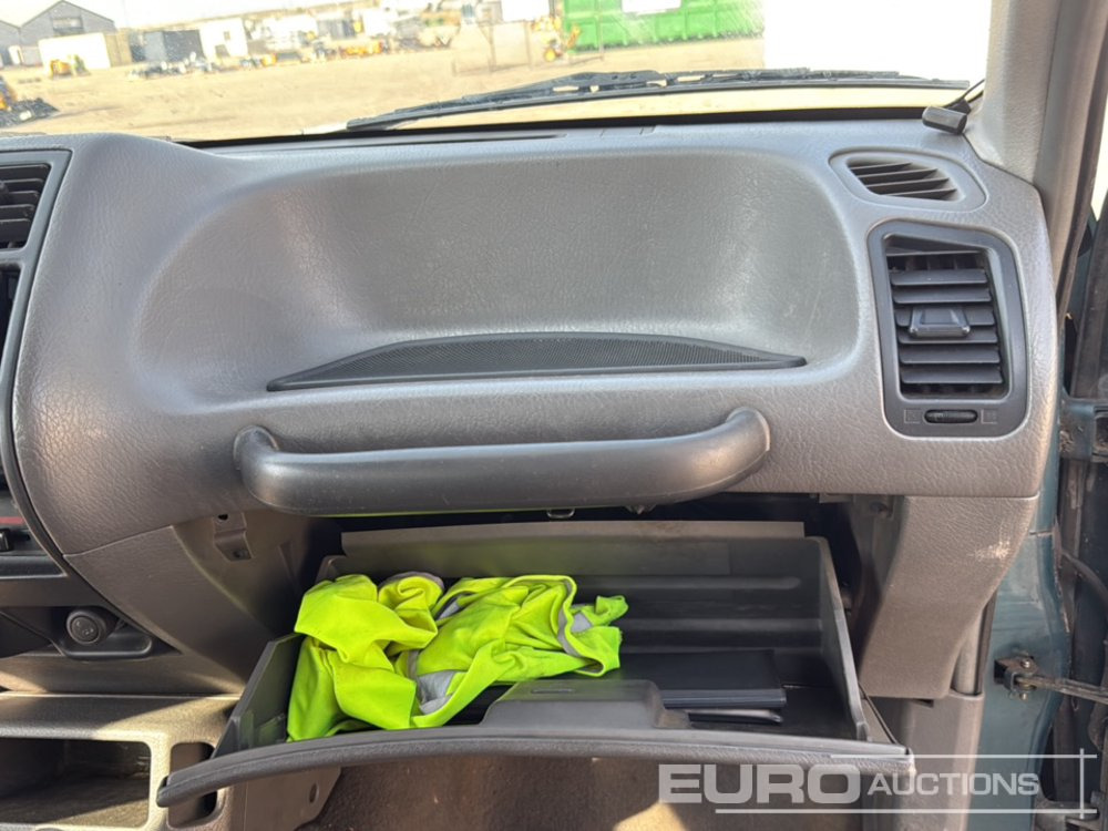 SUV 1995 Nissan Terrano II: obrázek 16