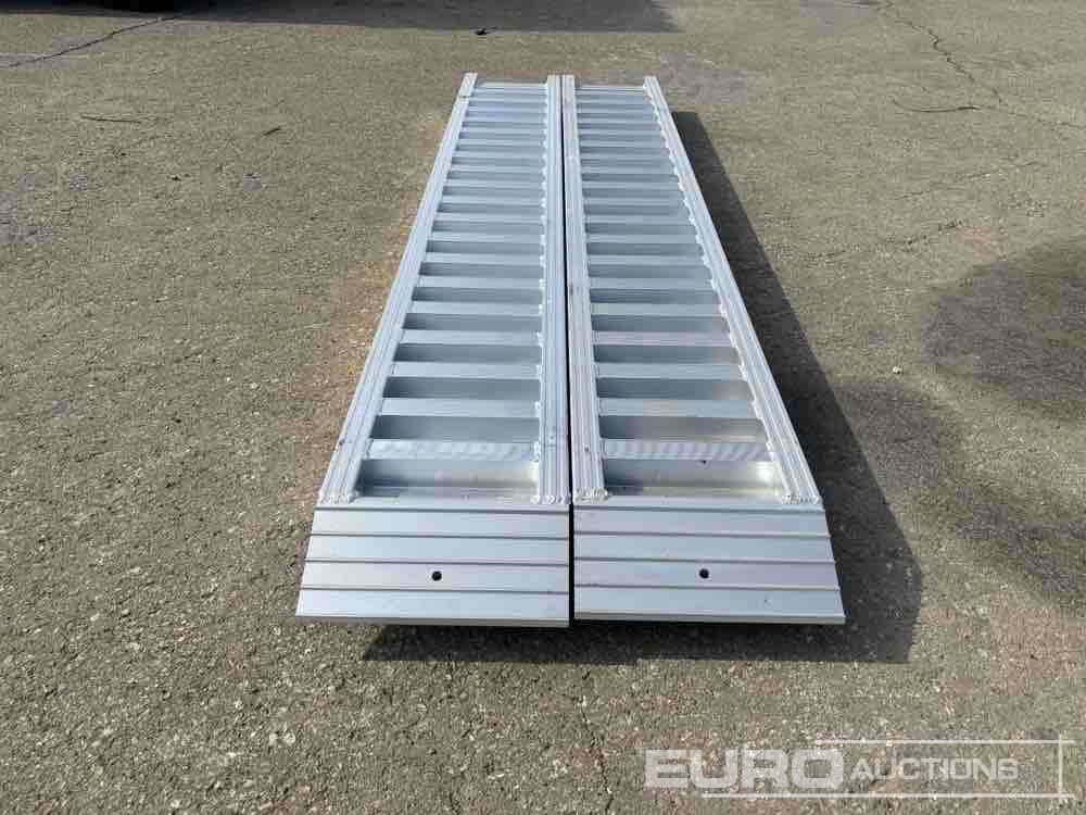 Aluminium Ramp (2 of) (250cm Length, 6Ton Capacity) / Rampas Aluminio - Stavební zařízení: obrázek 4 Aluminium Ramp (2 of) (250cm Length, 6Ton Capacity) / Rampas Aluminio - Stavební zařízení: obrázek 4