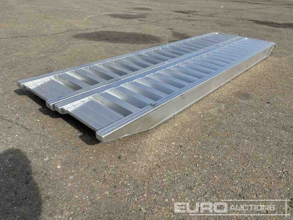 Aluminium Ramp (2 of) (250cm Length, 6Ton Capacity) / Rampas Aluminio - Stavební zařízení: obrázek 1 Aluminium Ramp (2 of) (250cm Length, 6Ton Capacity) / Rampas Aluminio - Stavební zařízení: obrázek 1