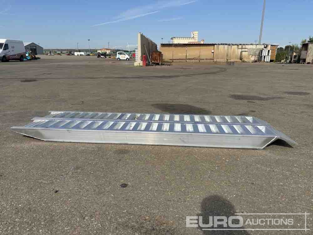 Aluminium Ramp (2 of) (250cm Length, 6Ton Capacity) / Rampas Aluminio - Stavební zařízení: obrázek 2 Aluminium Ramp (2 of) (250cm Length, 6Ton Capacity) / Rampas Aluminio - Stavební zařízení: obrázek 2