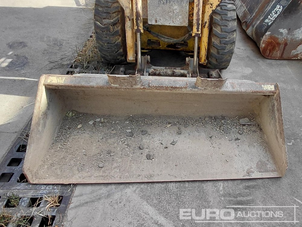 Gehl SL4240 - Smykový nakladač: obrázek 4 Gehl SL4240 - Smykový nakladač: obrázek 4