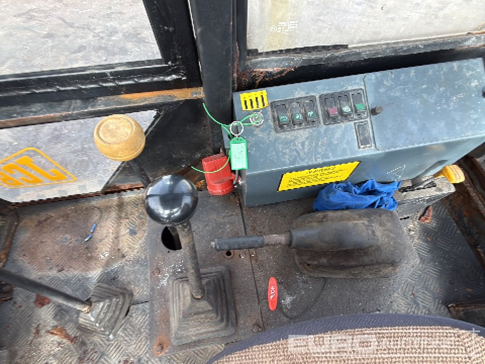 Rýpadlo-nakladač JCB 2CX: obrázek 21 Rýpadlo-nakladač JCB 2CX: obrázek 21