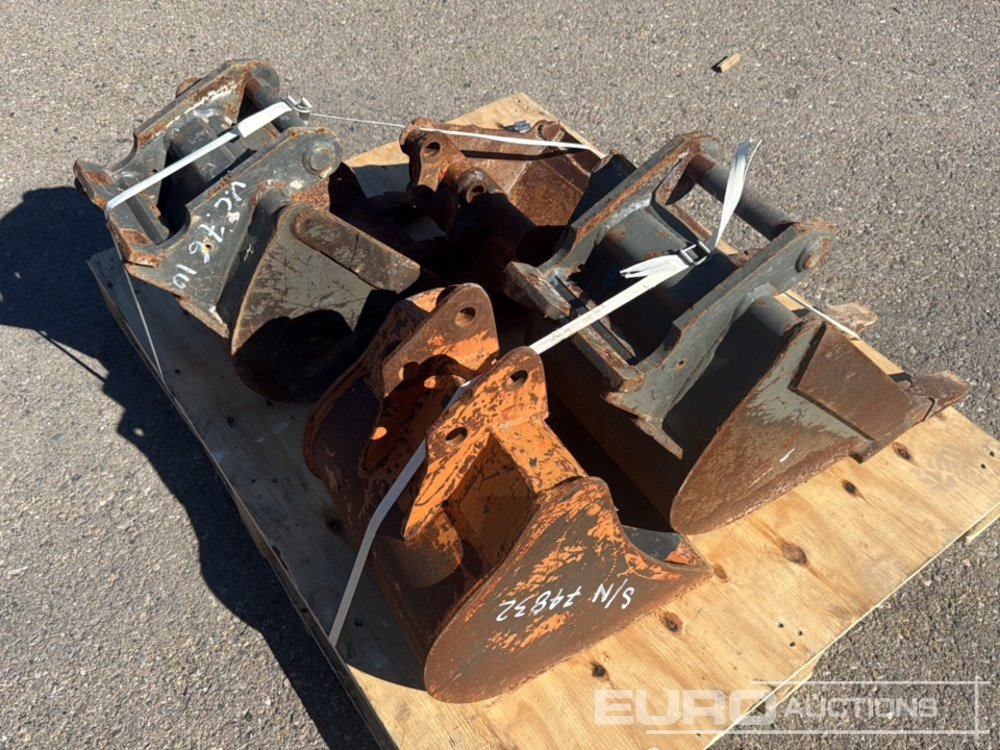 Pallet of Digging Bucket (2 of), Cleaning Bucket (2 of) to Suit 2-4 Ton Excavator - Lžíce: obrázek 2 Pallet of Digging Bucket (2 of), Cleaning Bucket (2 of) to Suit 2-4 Ton Excavator - Lžíce: obrázek 2