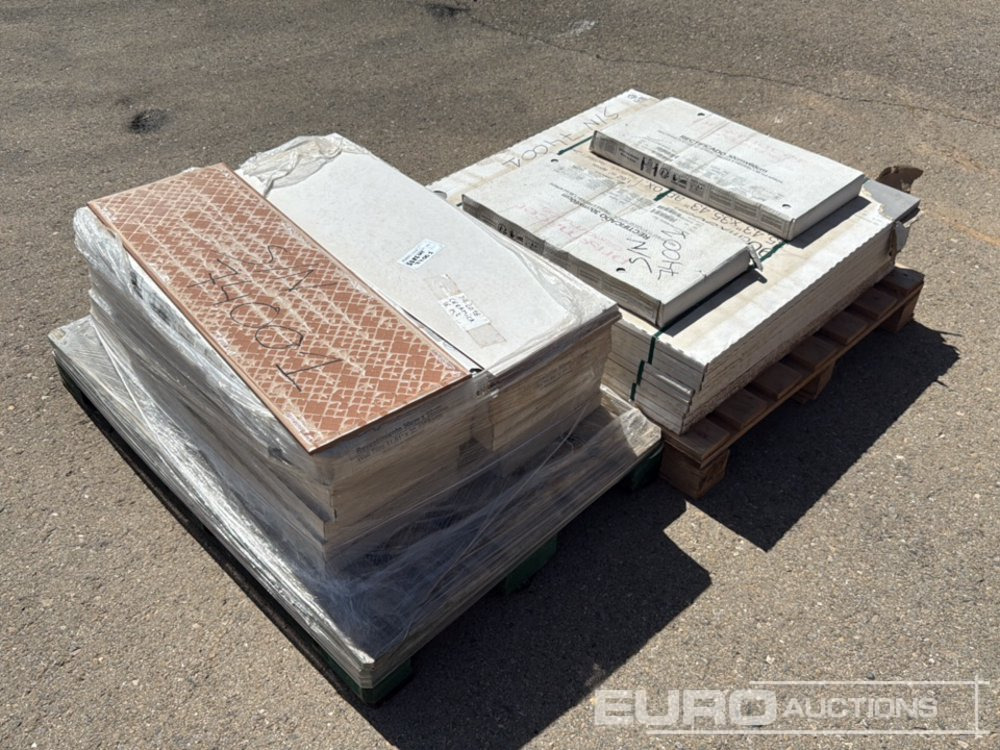 Pallet of Tiles (2 of) - Nástroj/ Vybavení: obrázek 1 Pallet of Tiles (2 of) - Nástroj/ Vybavení: obrázek 1
