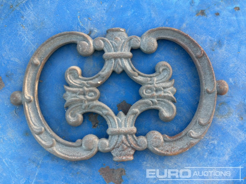 Pallet of Various Intricate Ornamental Motifs to Suit Iron Gate (3 of) / Motivos Ornamentales para Rejas - Stavební zařízení: obrázek 1 Pallet of Various Intricate Ornamental Motifs to Suit Iron Gate (3 of) / Motivos Ornamentales para Rejas - Stavební zařízení: obrázek 1