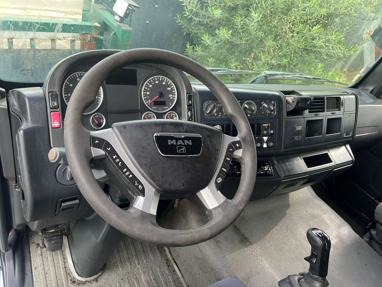 Camion bi-benne MAN TGA 35.430 5894-YQ-56 leasing Camion bi-benne MAN TGA 35.430 5894-YQ-56: obrázek 12 Camion bi-benne MAN TGA 35.430 5894-YQ-56 leasing Camion bi-benne MAN TGA 35.430 5894-YQ-56: obrázek 12