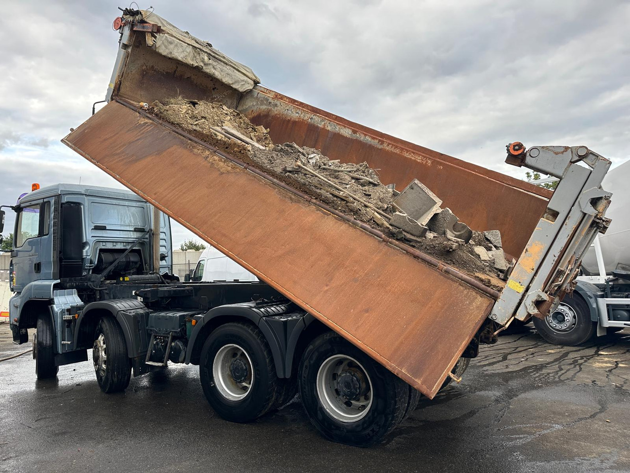 Camion bi-benne MAN TGA 35.430 5894-YQ-56 leasing Camion bi-benne MAN TGA 35.430 5894-YQ-56: obrázek 9 Camion bi-benne MAN TGA 35.430 5894-YQ-56 leasing Camion bi-benne MAN TGA 35.430 5894-YQ-56: obrázek 9