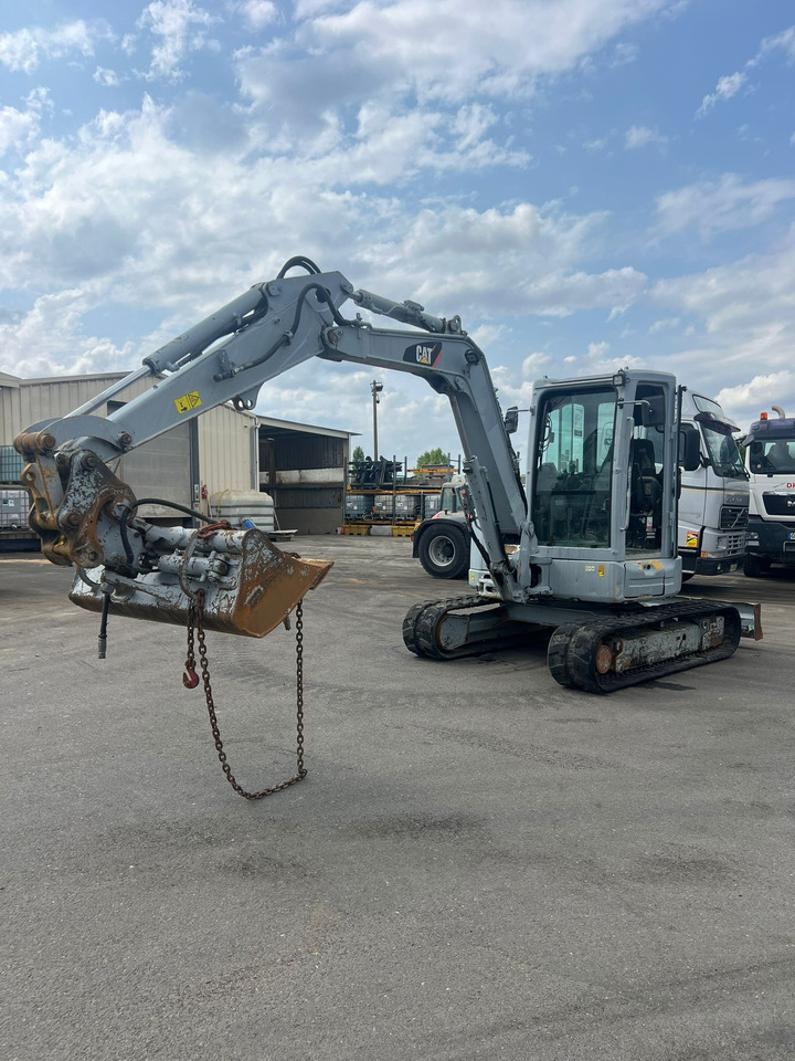 Mini-pelle Caterpillar 305E2 - Mini rýpadlo: obrázek 1 Mini-pelle Caterpillar 305E2 - Mini rýpadlo: obrázek 1