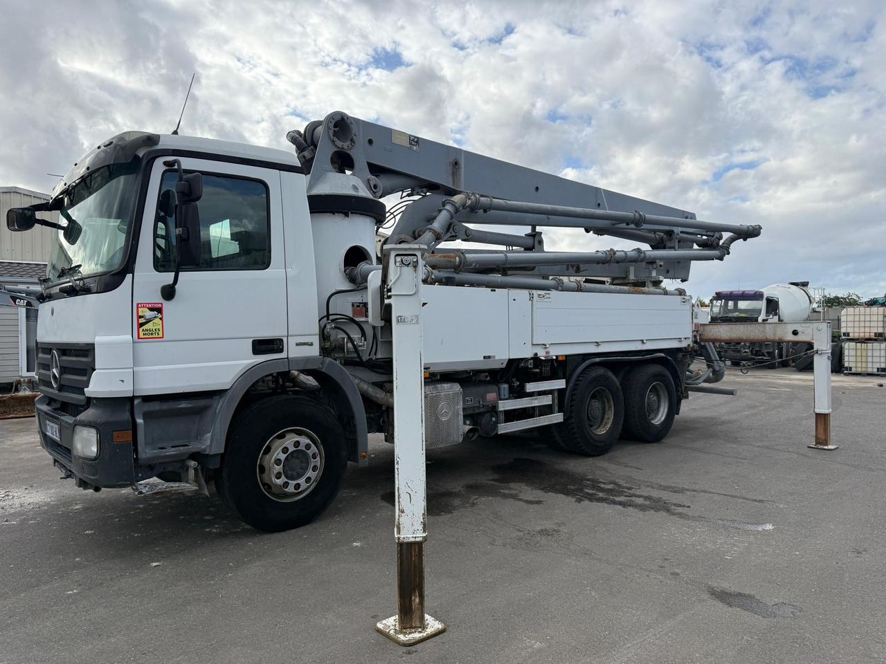 Pompe à béton Schwing 34m avec cabine Mercedes Benz Actros CT-062-WL Année 2008 - Autočerpadlo: obrázek 4 Pompe à béton Schwing 34m avec cabine Mercedes Benz Actros CT-062-WL Année 2008 - Autočerpadlo: obrázek 4