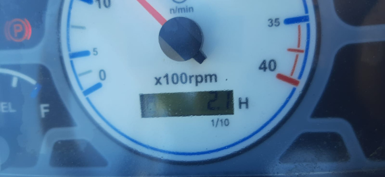 Branson 2505H - Traktor: obrázek 2 Branson 2505H - Traktor: obrázek 2