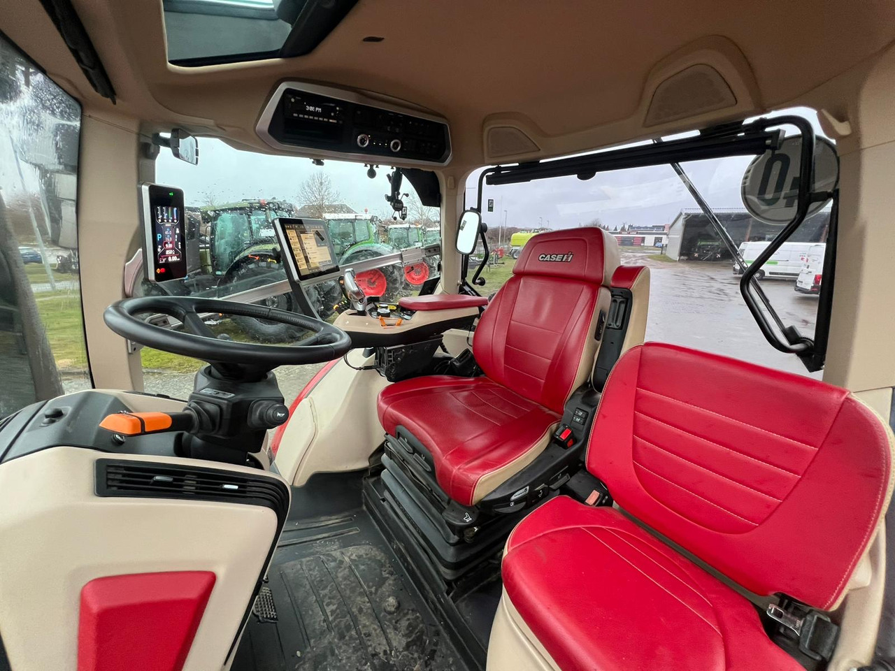 Case IH Optum 300 - Traktor: obrázek 3 Case IH Optum 300 - Traktor: obrázek 3
