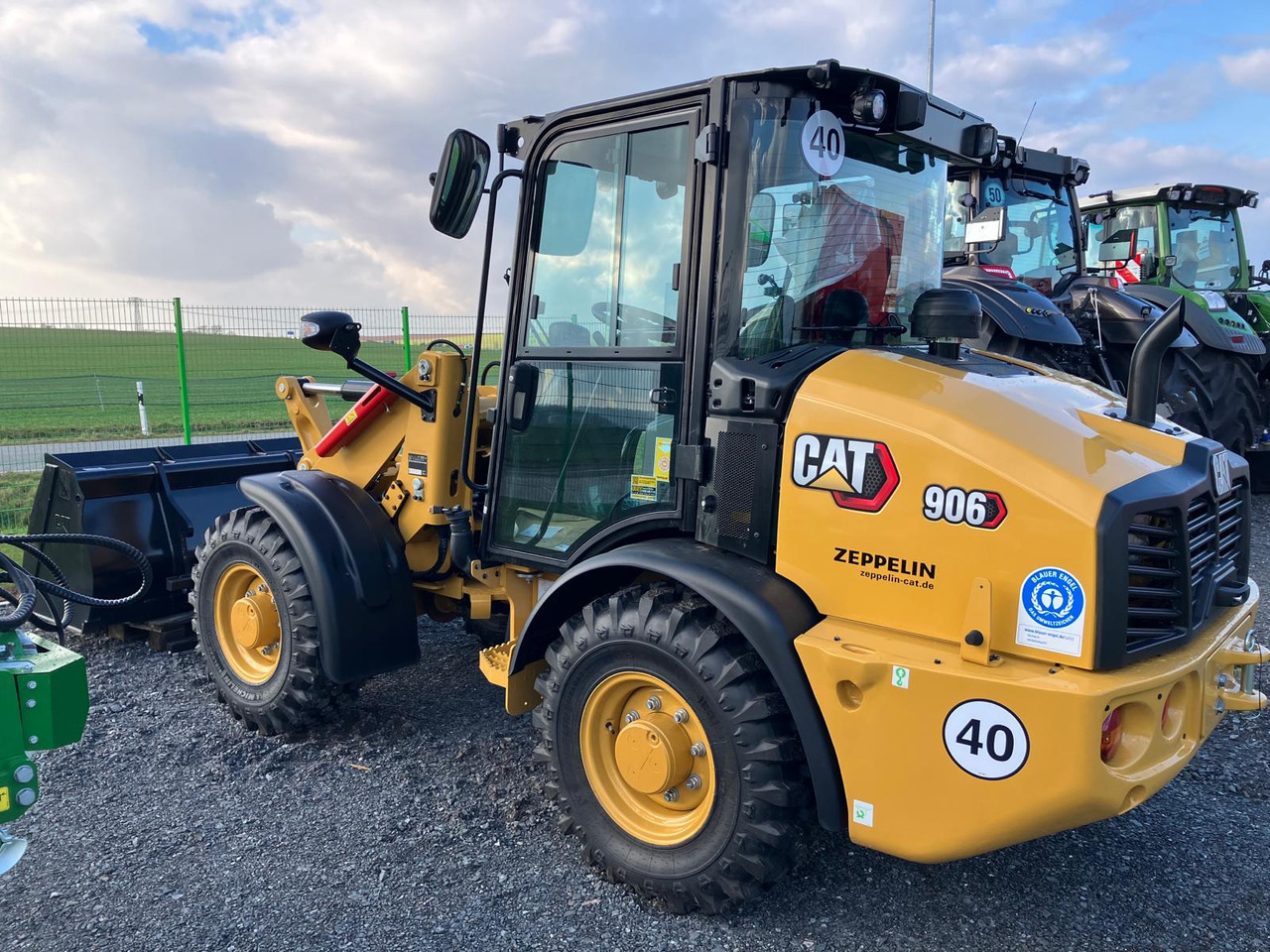 Caterpillar 906 - Kolový nakladač: obrázek 2 Caterpillar 906 - Kolový nakladač: obrázek 2