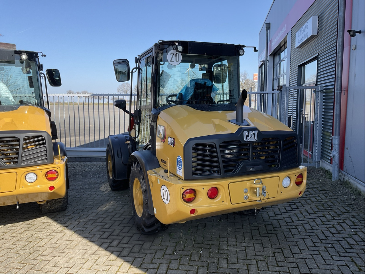 Caterpillar 906 - Kolový nakladač: obrázek 2 Caterpillar 906 - Kolový nakladač: obrázek 2