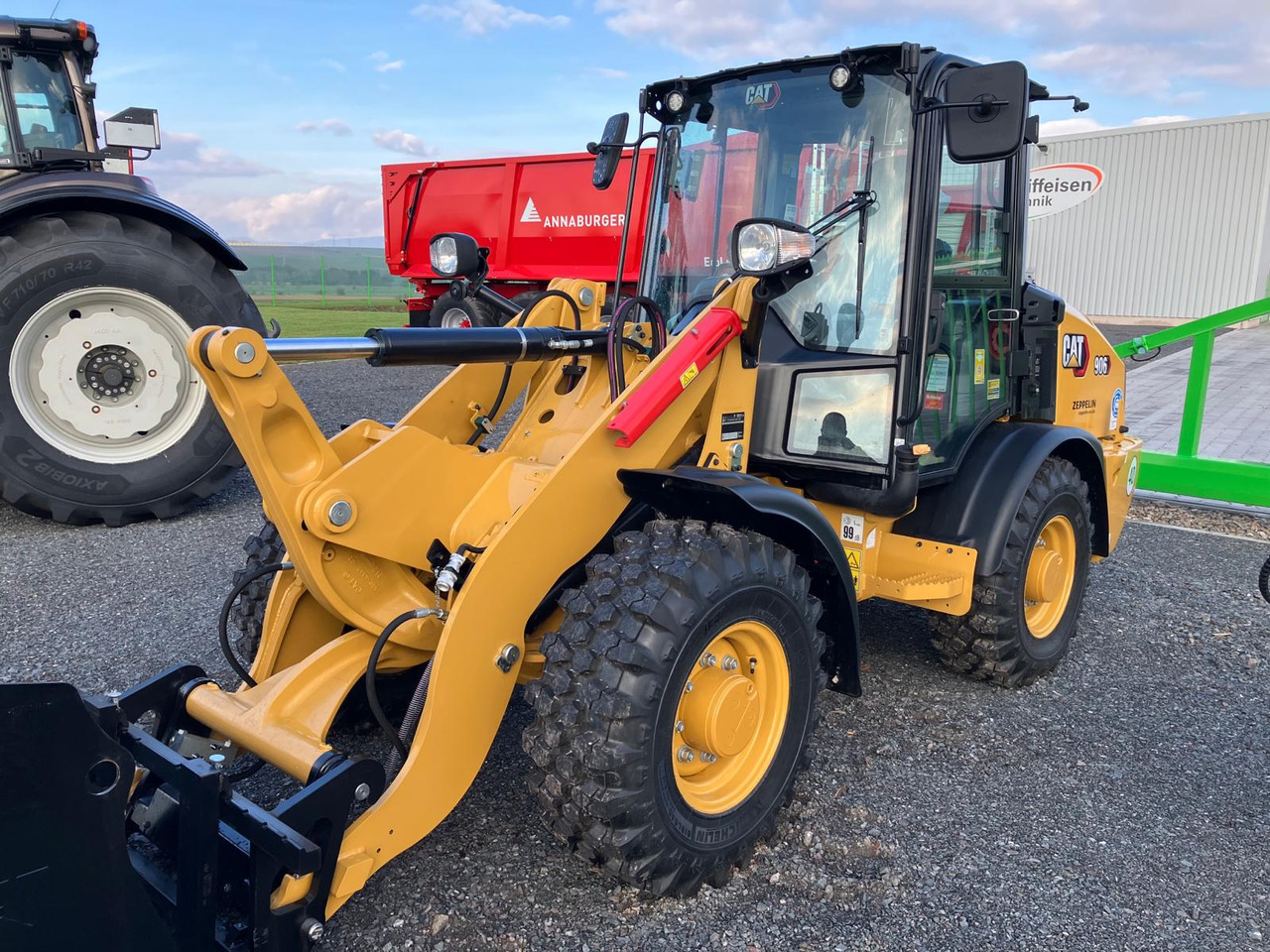 Caterpillar 906 - Kolový nakladač: obrázek 1 Caterpillar 906 - Kolový nakladač: obrázek 1