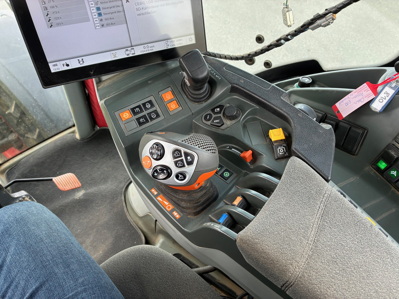 Claas Axion 810 - Traktor: obrázek 4 Claas Axion 810 - Traktor: obrázek 4